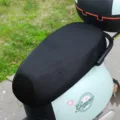 Funda de asiento de malla de nido de abeja 3D negra transpirable para motos eléctricas - Malla de Panal Negra / Cubierta de Malla
