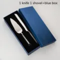 Service à gâteau en acier inoxydable avec poignées en cristal dans un coffret cadeau bleu. - Couteau Et Pelle Avec Boîte Cadeau Bleue
