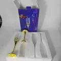 Elegante luxuriöse Champagnergläser mit goldenen Herz-Strass-Stielen und Schutzverpackung - 2 Goldene Becher Packung / Farbkarton