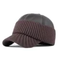 Herren Winter-Baseballkappe aus braunem PU-Leder und Strickstoff für maximale Wärme - Kaffeebraun