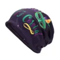 Berretto viola unisex alla moda con scritta 'It's Carnival' e stampa maschera carnevale - Adatto per circonferenza testa 55-60cm / Stampa di Maschera di Carnevale e Piume (Stile 4-Colore 1) / Viola scuro