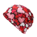 Berretto slouchy alla moda con una vivace stampa a cuori rosa e rossi per donne - Adatto per circonferenza testa 55-60cm / Stampa All-over di Cuori Colorati (Stile 5-Colore 1) / Nero