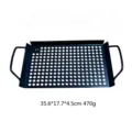 Gedetailleerde weergave van rechthoekige zwarte geperforeerde grillpan met handvatten - Klein / 35.6x17.7x4.5cm / Zwart