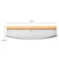 35cm roestvrijstalen pizza rocker mes met houten handvat detailopname - Halve Maan Pizzasnijder (PS-350) / 35x11.5cm / Natuurlijke Houtkleur (Geel)