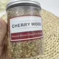 Virutas de madera de cerezo natural de alta calidad para ahumar alimentos en tarro - Madera de cerezo / Botella Grande de 250g