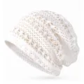 Berretto slouchy in pizzo bianco traspirante con motivo traforato da donna per l'estate - Taglia Unica (55-60 cm) / Stile con Motivo a Chicco di Riso / Bianco