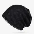 Berretto slouchy in pizzo nero traspirante da donna, copricapo estivo leggero e chic - Taglia unica / Stile a Rete / Nero