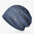 Elegante berretto slouchy da donna in pizzo blu traforato e molto traspirante - Taglia unica / Stile con motivo geometrico / Blu zaffiro