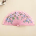 Abanico de baile español rosa pintado a mano con motivos florales azules, de 19 cm - Pintado por ambos lados / Rosa