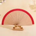 23 cm Spaanse massief houten vouwwaaier met rode stoffen rand en standaard - Rood