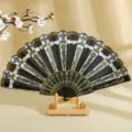 Elegante abanico plegable de estilo español dorado con motivo floral blanco y negro - 23cm / Negro