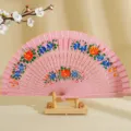 Elegante abanico plegable de madera rosa pintado a mano estilo español con flores - Rosa