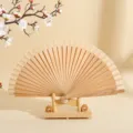 Abanico plegable de madera minimalista en soporte decorativo con elegante decoración floral - Natural