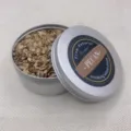 Virutas de madera de nogal natural para ahumar en una lata de metal plateada para cócteles - Madera de Nogal / Paquete de 45-50g (75x35mm)