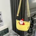 Sac bandoulière en toile rembourrée jaune avec peluche Père Noël - With santa claus pendant / Jaune