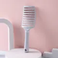 Brosse à cheveux ventilée et incurvée bleu clair pour démêlage et massage du cuir - Bleu