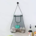 Sac de rangement suspendu en filet pour fruits et légumes de cuisine sur un mur - Vert