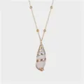 Collana con pendente a conchiglia naturale e bordo placcato oro su catena sottile - Stile Conchiglia a Ventaglio (XL3602)