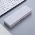 Estuche minimalista de plástico gris para suministros escolares y de oficina ligero - Gris