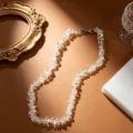 Collana bohémien fatta a mano con frammenti di cristallo naturale trasparente. - Stile Cristallo Trasparente (1)
