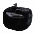 Detalle de gorro ruso de piel sintética negra con parte superior de cuero y lazo - L (58-60cm) / Estilo Cuero Negro