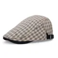 Vista laterale di una coppola scozzese vintage da uomo con cinturino - Regolabile / Plaid Beige