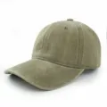 Detailansicht der olivgrünen Baseballkappe aus gewaschener Baumwolle im Vintage-Look - Verstellbar / Armeegrün