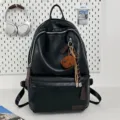 Vintage schwarzer Kunstleder Rucksack für Damen mit Bärenanhänger und Quasten-Details - Schwarz Mit Kaninchenanhänger