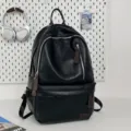 Eleganter vintage PU-Lederrucksack in Schwarz für Damen im minimalistischen Stil. - Schwarz - Einzelne Tasche