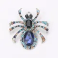 Eleganter Spinnen-Anstecknadel mit dunkelblauen und schwarzen Kristallen in Silber - Spinne-Stil