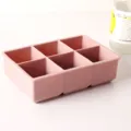 Detalle de una bandeja de cubitos de hielo de silicona rosa con 6 cavidades para cubos - Sin Tapa / Rosa