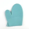Heat resistant turquoise silicone oven mitt with anti-slip texture for kitchen and BBQ. - Single Piece / Green