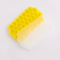 Molde para cubitos de hielo de silicona amarillo con 37 celdas y tapa translúcida - 蜂窝冰格+硅胶盖 / Amarillo
