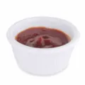 Petit bol à sauce en céramique blanche rempli de ketchup rouge pour les frites - Blanc