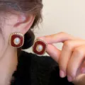 Elegant vintage red enamel stud earrings with central pearl and gold textured border. - Retro Woven Edge Pearl Style (E3519)