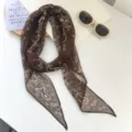 Elegante pañuelo fino de gasa marrón con estampado floral paisley para el verano - Pañuelo de Cinta Larga / Paisley Café