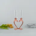 Elegantes Set mit 2 herzförmigen Champagnerflöten mit roségoldenen Stielen für Hochzeiten - Roségold