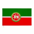 Flagge der Republik Tatarstan mit dem offiziellen Wappen auf weißem Hintergrund. - Flagge der Republik Tatarstan