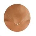 Delicate zilveren ketting met enkele witte parel, elegante minimalistische sieraden voor dames. - Stijl 5 / Zilver