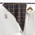 Vue détaillée d'un foulard en soie triangulaire à rayures multicolores sur un support - Foulard Triangle (TBSJJ73) / 87x130cm / Rayures Horizontales Multicolores