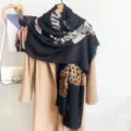 Elegante bufanda chal negra vintage con estampado de leopardo estilo Old Money refinado - Negro / 88*188cm