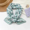 Vintage 100% Baumwolle geblümtes kleines quadratisches Tuch in Hellblau als Halstuch - MBFJ36 Stil / Lake Blue Floral
