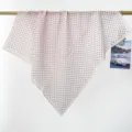 Vista detallada de un pañuelo cuadrado de algodón con lunares rosa retro francés - Rosa Claro Lunares