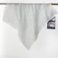 Primer plano de un pañuelo cuadrado de algodón blanco con lunares negros en barra - Negro y Blanco Lunares