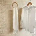 Eleganter cremefarbener Chiffonschal mit Punkten, leichter langer Sommer-Halsschmuck - 150cm / Cremeweißer Stern