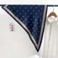 Foulard triangulaire en soie à rayures bleu marine vintage pour accessoire d'été - Foulard Triangle (TBSJJ77) / 87x130cm / Géométrique Bleu Marine