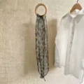 Weicher Chiffon-Schal mit Leopardenmuster in Olivgrün, stilvolles Sommer-Accessoire - 150cm / Retro-Blattdruck