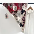 Foulard en soie triangulaire rétro avec imprimé lune et feuillage en rouge et crème - Foulard Triangle (TBSJJ78) / 87x130cm / Feuille Artistique Rouge