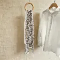 Weicher Chiffon-Langschal mit Blumenmuster und geometrischen Linien für Damen Sommer - 150cm / Schwarze Rose