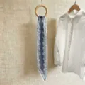 Eleganter marineblauer Chiffon-Schal mit weißer Rosenspitze für modische Damen - 150cm / Blaue Kamelie